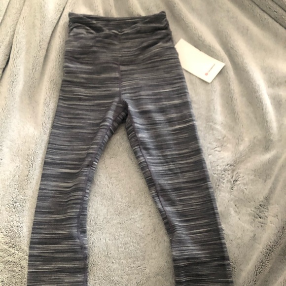 Lululemon Align crop 21’ cross waist - Picture 6 of 8